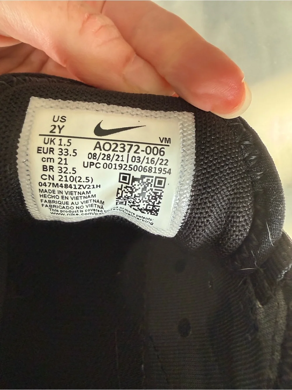 Nike Kids Black Air 270 size 2Y